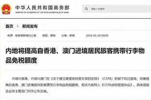 泪洒赛场！C罗膝盖受伤长时间痛苦躺草坪，随后被医疗车送下场